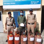 अवैध तरीके से गैस सिलेंडर की रिफिलिंग करने वाले एक अभियुक्त को दून पुलिस ने किया गिरफ्तार