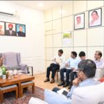 जून में होने वाले कृषि मेले की तैयारियों के लिए समीक्षा बैठक करते कृषि मंत्री गणेश जोशी