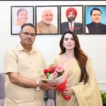 स नोट *कैबिनेट मंत्री गणेश जोशी से शिष्टाचार भेंट करती नेपाल मूल की अभिनेत्री एलिजा गौतम