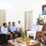 गढ़ी कैंट में हरबंश कपूर मेमोरियल कम्युनिटी हॉल एवं टाउन हॉल मसूरी की एसओपी तैयार करने को लेकर कैबिनेट मंत्री गणेश जोशी ने ली बैठक