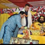 पंतवाड़ी स्थित बाण्डासारी ग्राम पंचायत में आयोजित श्रीमद्भागवत कथा ज्ञान यज्ञ में प्रतिभाग कर कथा का श्रवण करते कृषि मंत्री गणेश जोशी