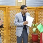 जमीन कब्जे के जंगलराज पर जिला प्रशासन का न्याय का प्रहार; टिहरी बांध परियोजना अन्तर्गत विस्थापित परिवार को आवासीय भूख्ंाड पर दिलाया कब्जा