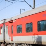 Uttarakhand:लोको पायलट की सूझबूझ से टला बड़ा हादसा, ट्रेन रोकी न जाती तो स्कूली बच्चों की जान को भी था खतरा – Train Update Gate Opened Just Before Train Passed Gateman Suspended Doiwala Dehradun Uttarakhand News