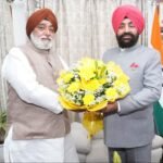 राज्यपाल लेफ्टिनेंट जनरल गुरमीत सिंह (से नि) से मंगलवार को लोक भवन में हेमकुंड साहिब मैनेजमेंट ट्रस्ट के अध्यक्ष श्री नरेंद्रजीत सिंह बिंद्रा ने शिष्टाचार भेंट की।