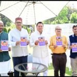 मुख्यमंत्री ने किया ‘‘उत्तराखण्ड़ की मिट्टी से-नायक से जन नायक पुष्कर सिंह धामी’’ पंचाग टेबल कैलेंडर का विमोचन।