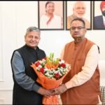 कृषि मंत्री गणेश जोशी से शिष्टाचार भेंट करते भरसार विश्वविद्यालय के कुलपति