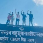 Khatima:फेल छात्रों की कॉपियों की जांच के लिए छत पर चढ़े छात्र नेता, किया हंगामा; पुलिस टीम मौके पर पहुंची – Student Leaders Climbed Onto The Roof To Check The Answer Sheets Of Failed Students In Khatima