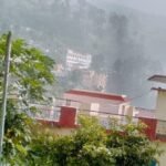 Uttarakhand:बारिश के बाद तेज आंधी तूफान, मुंबई से आ रही फ्लाइट हुई डाइवर्ट, रेलवे ट्रैक पर पेड़ गिरे – Uttarakhand Weather: Chances Of Rain And Snowfall Today