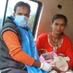 Rudraprayag:प्रसव पीड़ा से कराह रही महिला की तबीयत बिगड़ी, एंबुलेंस में ही दिया बच्चे को जन्म, दोनों स्वस्थ – Pregnant Woman Delivers Baby Inside 108 Ambulance In Rudraprayag Uttarakhand News In Hindi