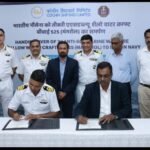 कोच्चि स्थित सीएसएल द्वारा निर्मित तीसरी पनडुब्बी रोधी उथले पानी की नौका, मैंग्रोल की डिलीवरी।
