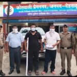 सार्वजनिक स्थान पर गुंडई दिखाने वालो के सर से पुलिस ने उतारा दबंगई का भूत