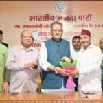 भाजपा के राष्ट्रीय अध्यक्ष के कुमाऊं दौरे के दौरान आयोजित होने वाले पूर्व सैनिक सम्मेलन की तैयारियों के संबंध में बैठक करते कैबिनेट मंत्री गणेश जोशी*